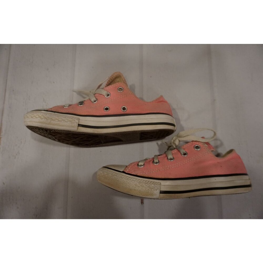 Converse Girls Pink Chuck Taylor Low-Top Sneakers – Size 1 - Picture 4 of 10